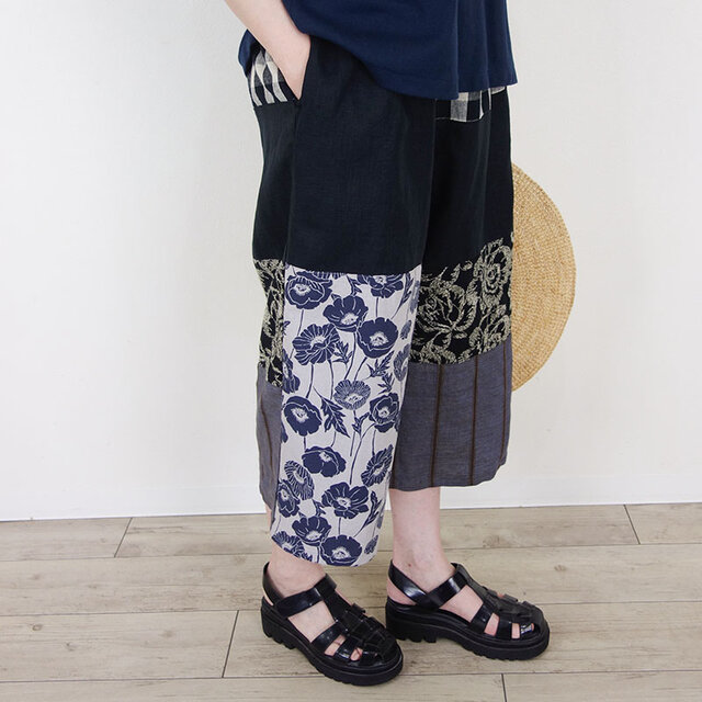 [予約販売] ブラックリネン×多素材アシメパッチ・クロップドパンツ〈セットアップ可〉