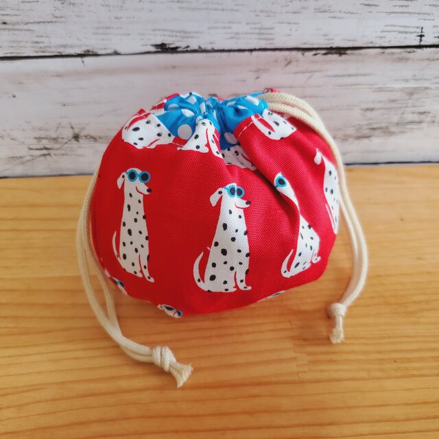 ぷっくりまんまるボール巾着ポーチ  サングラスダルメシアン×ドット