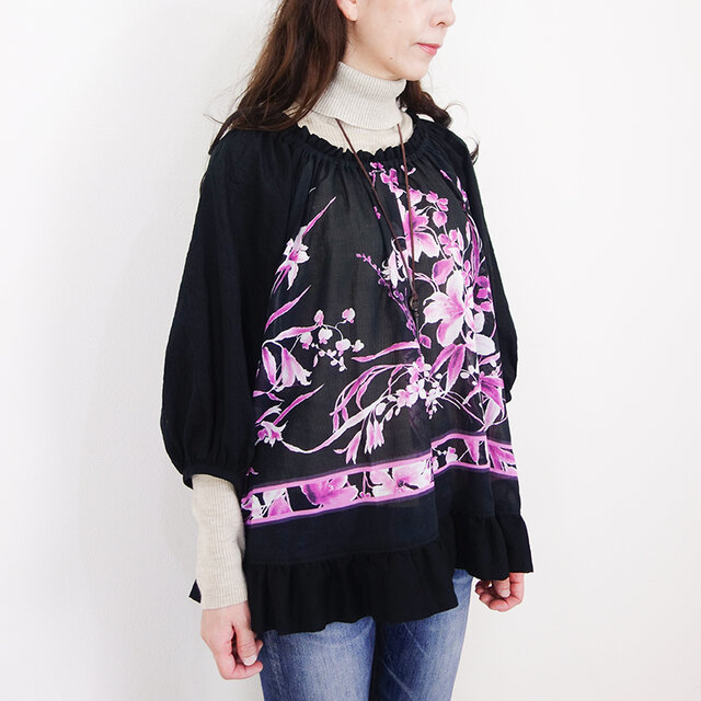 ブラックリリーボーダーのフリルパフスリーブチュニック