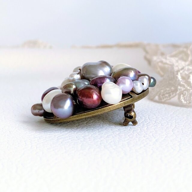 パール・ブーケ～バロック淡水真珠のブローチ（ホワイト・シルバー