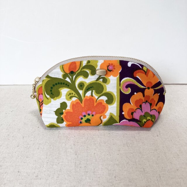 ラウンドファスナーポーチ　北欧の民族調花柄