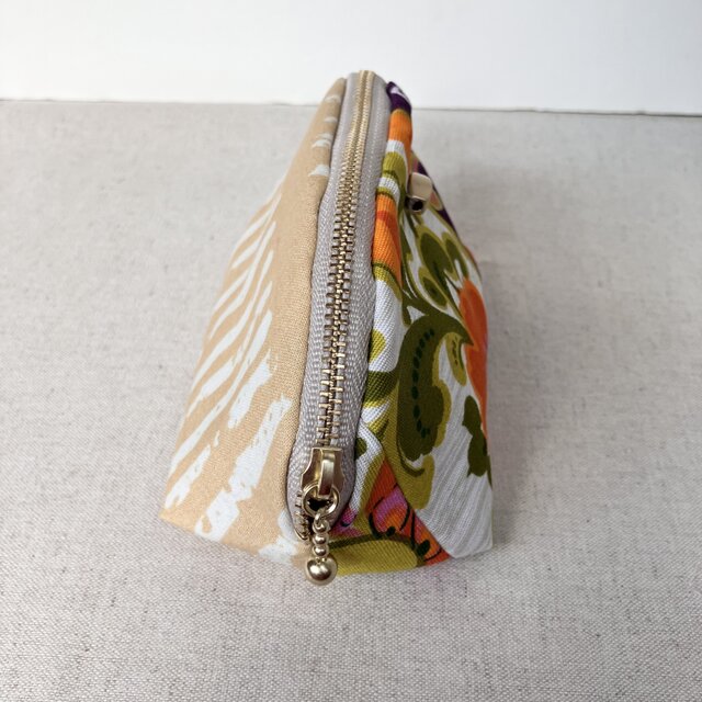ラウンドファスナーポーチ 北欧の民族調花柄 | iichi 日々の暮らしを