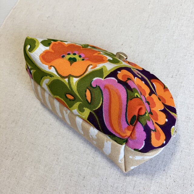 ラウンドファスナーポーチ 北欧の民族調花柄 | iichi 日々の暮らしを