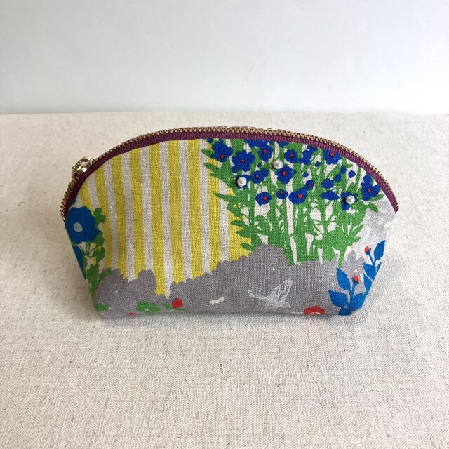 ラウンドファスナーポーチ　カラフルな庭の花