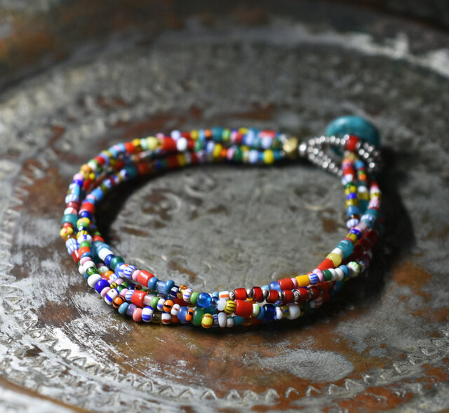 クリスマスビーズとホワイトハーツ、ターコイズブルーシェブロンビーズ