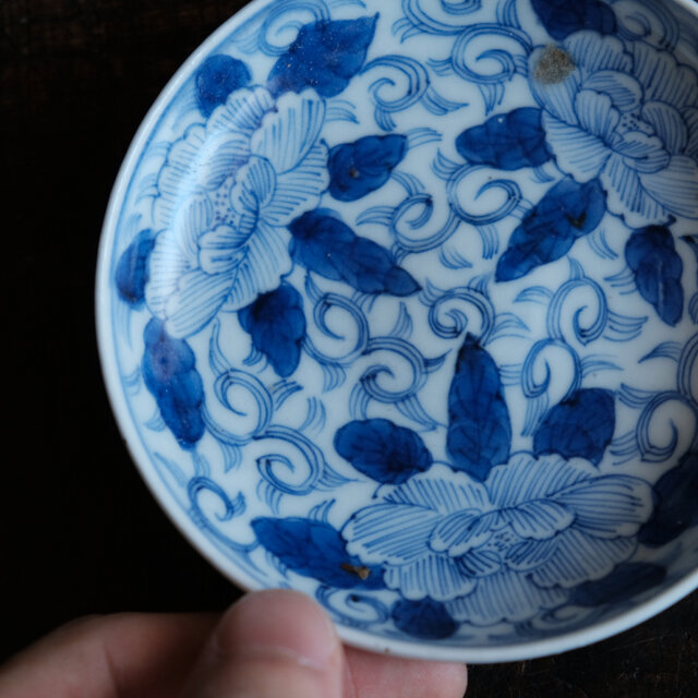 古伊万里 染付小皿 唐草文 手描き 時代物 和骨董 古美術品 コレクター放出美品 楽天市場】骨董○古伊万里染付蛸唐草蓋付壺○縁に修理あり