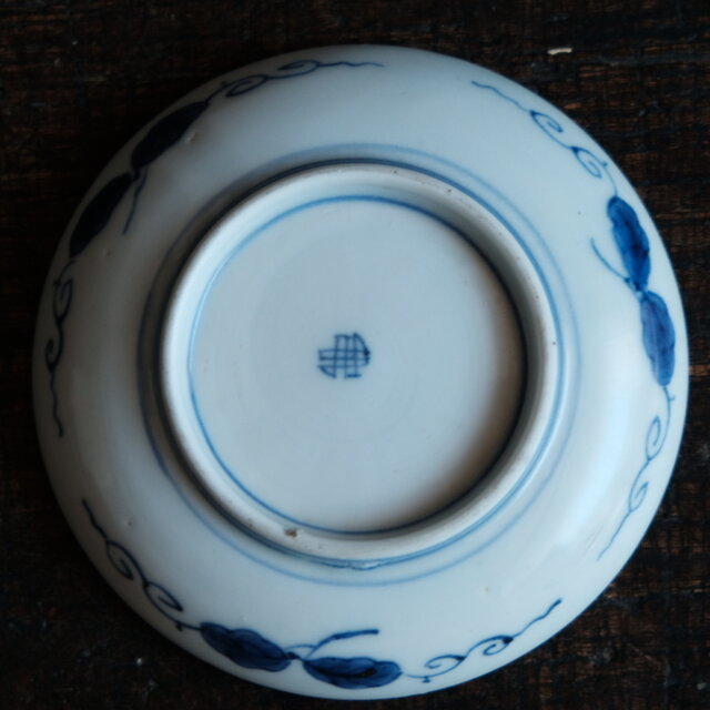 線描きで素敵◇牡丹と唐草 伊万里 線描き染付小皿 骨董