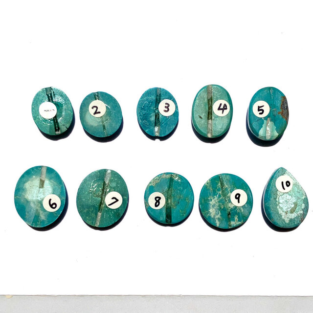 チベット産ターコイズ[284]小粒ルース 天然石 ／ カボション | iichi