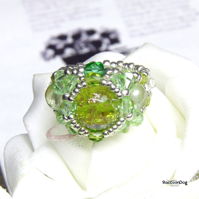 専用です☆フラワーチェコビーズとレッドアゲートとペリドットのピアス フラワービーズボタンピアス - ゴールド | ZARA Japan / 日本