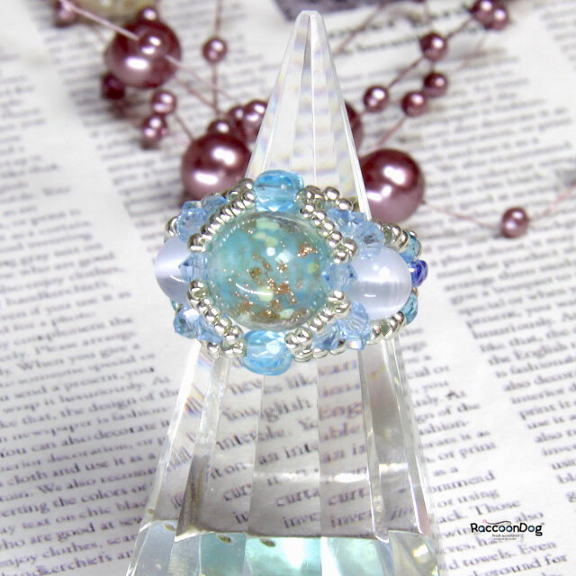 銀河アクアマリンの煌めきリング（グラスビーズ チェコビーズ ビーズリング）《ビーズアクセサリー》