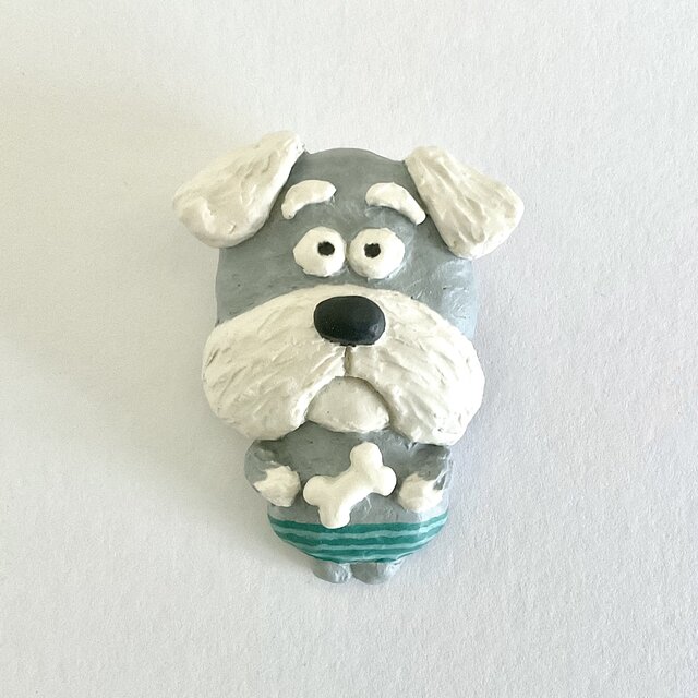 ブローチ　ミニチュアシュナウザー（大好きな骨）