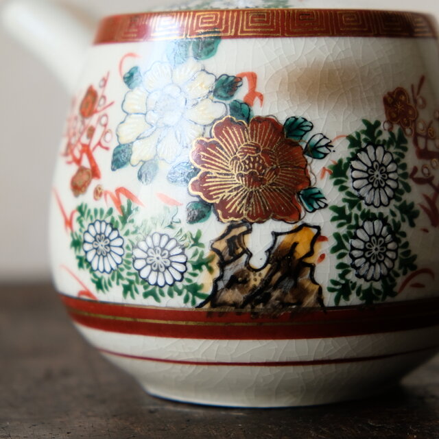 サマー特価¥4400→¥2000】赤と白に芍薬◇九谷焼 花文赤絵金彩