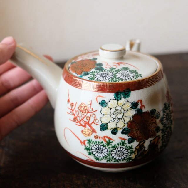 サマー特価¥4400→¥2000】赤と白に芍薬◇九谷焼 花文赤絵金彩