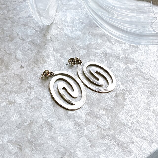 PA401-【 AVON 】エイボン・ヴィンテージピアス Silver Tone Swirl Oval Plate