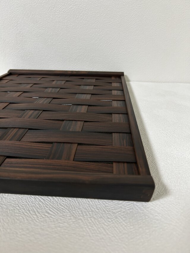 コクタン無垢材を天然オイルで仕上げたトレー | iichi 日々の暮らしを