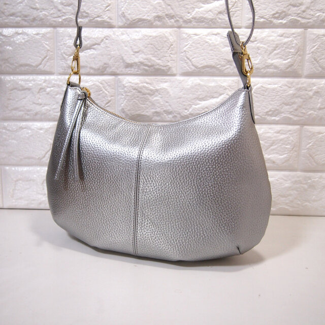 ハンドメイド シルバー レザー 本革 バッグ ショルダー ☆ハンドメイド☆日本製☆本革☆斜め掛けショルダーバッグ☆コロンと