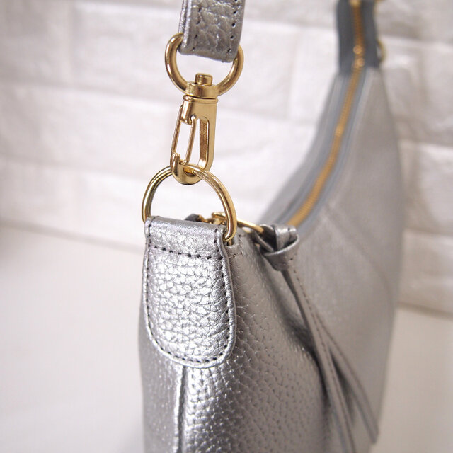 今市隆二 RILY ベージュショルダーバッグとバンダナとピンバッチの3点セット 楽天市場】ショルダーバッグ レディース タッセル付き2WAY