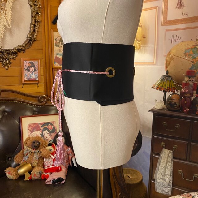 名古屋帯 リメイク サッシュベルト 飾り帯 和洋折衷 ハンドメイド レトロ 古着 L〜LL対応 緋色に咲く大輪の華・絢爛 ROB-186 名古屋帯 リメイク サッシュベルト 飾り帯 和洋折衷 ハンドメイド