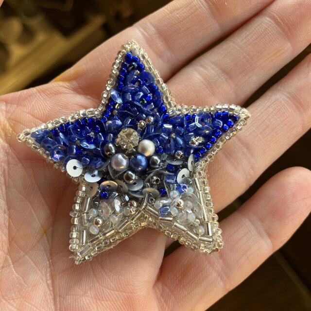 キラキラ星のブローチ | iichi 日々の暮らしを心地よくする