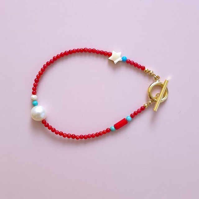 レッドコーラルと星 淡水パールのブレスレット