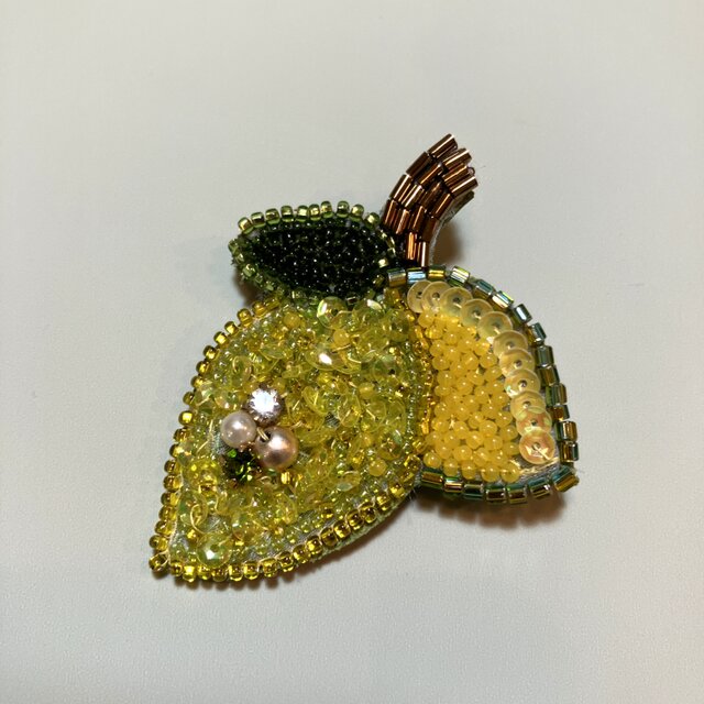 レモンのブローチ