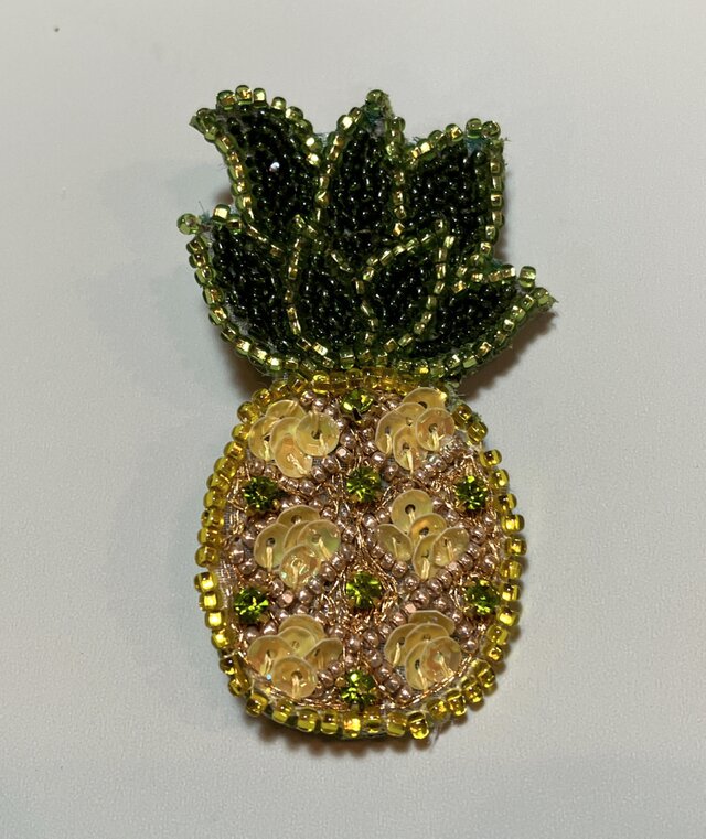 パイナップルのブローチ