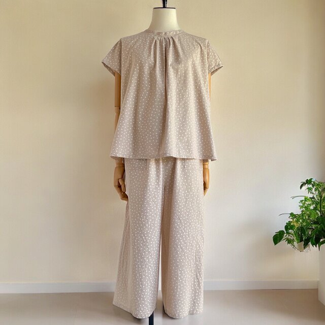 ハイネックブラウス　ワイドパンツ　セットアップ【送料込み】古布リメイク　ベージュ