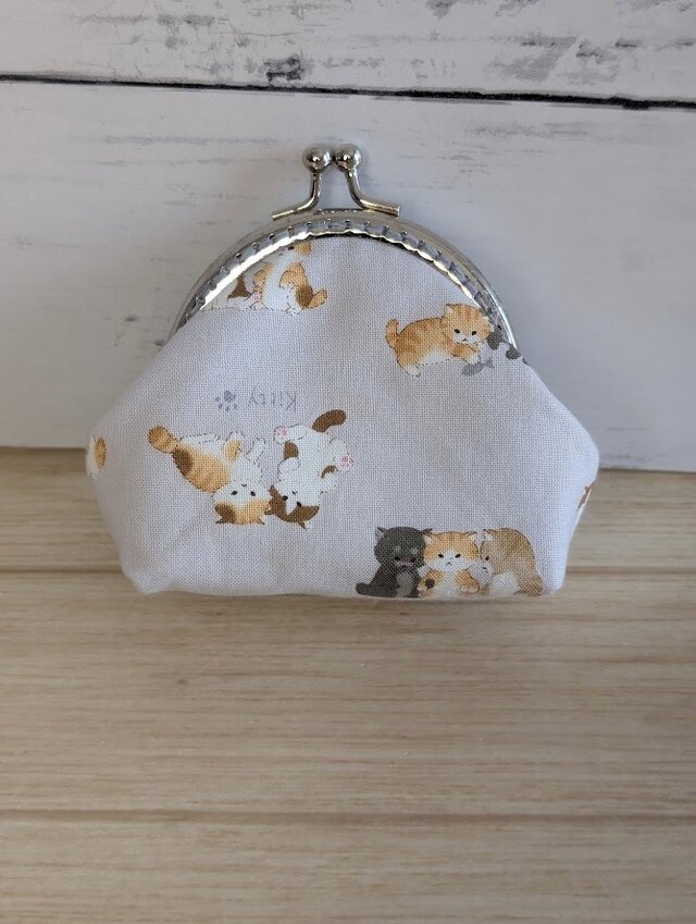 猫ちゃんの手のひらサイズのパックリがま口