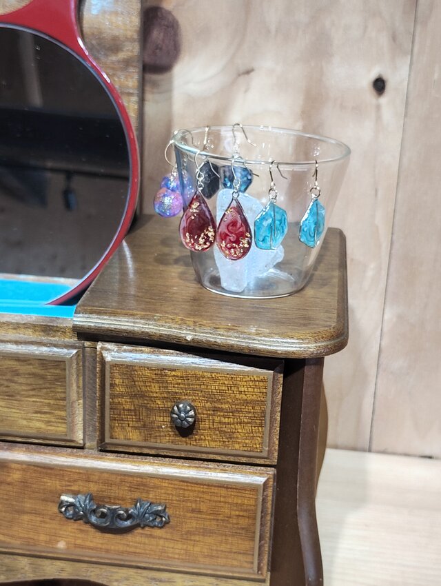 滴りレジンピアス・イヤリング | iichi 日々の暮らしを心地よくする