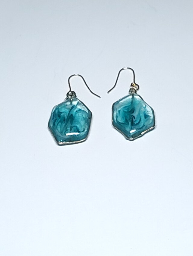 海色 レジンピアス・イヤリング | iichi 日々の暮らしを心地よくする