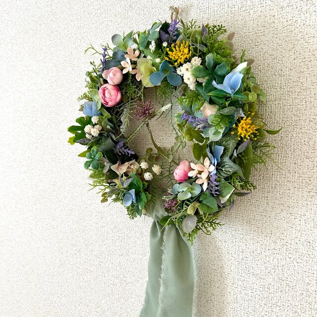 長いリボンが垂れ下がる＊風鈴型リース【A】 | iichi 日々の暮らしを