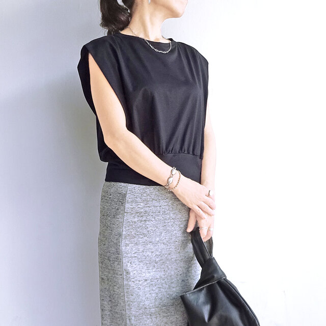 ２サイズ　ノースリーブフェミニンTシャツ（ブラック）