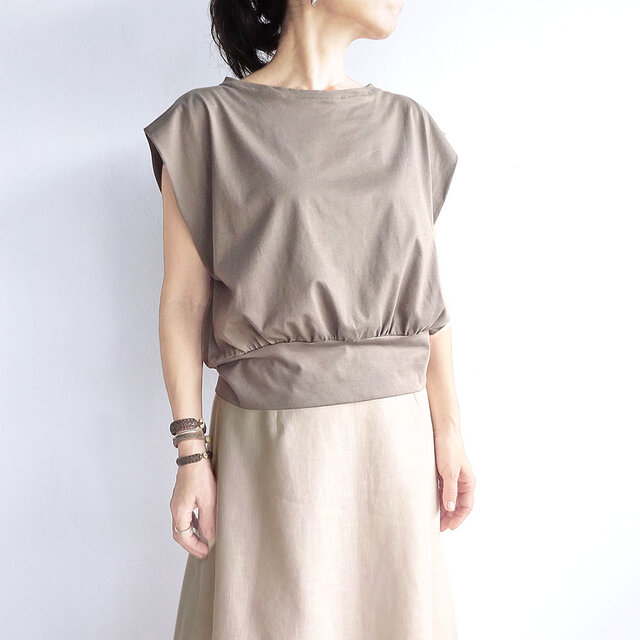 ２サイズ　ノースリーブフェミニンTシャツ（モカ）