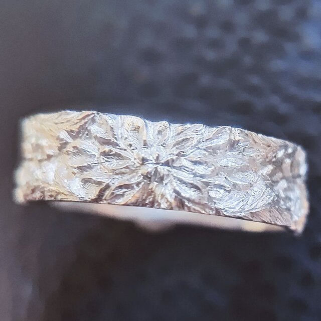 菊花の彫金　シルバーリング