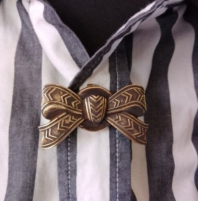 真鍮ブラス製=アンティークゴールド　リボン型シャツボタンカバー　結婚、成人式、古着ファッションに