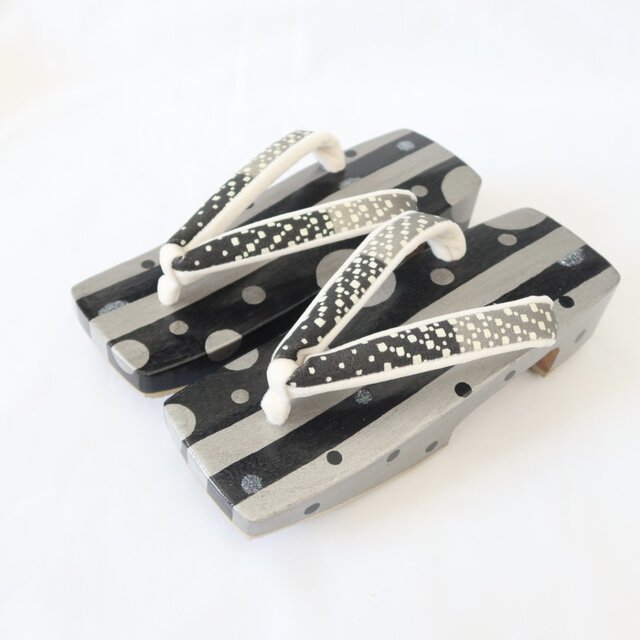 S 四角い下駄 三味右近 水玉 黒 シルバー