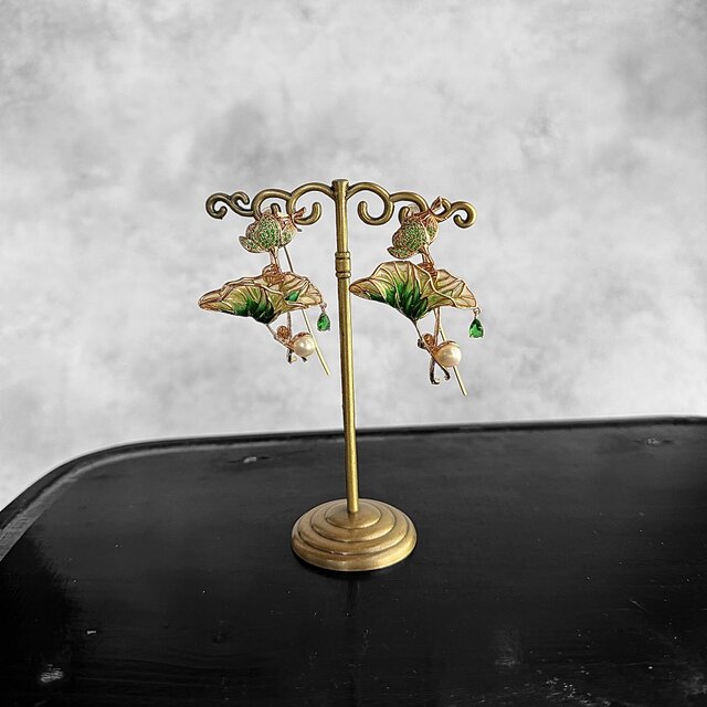 220　クラフト　透きとおる蓮 – ゴージャスエナメルピアス