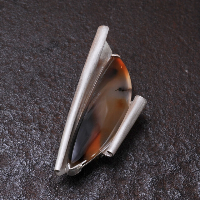 モンタナアゲートのブローチ