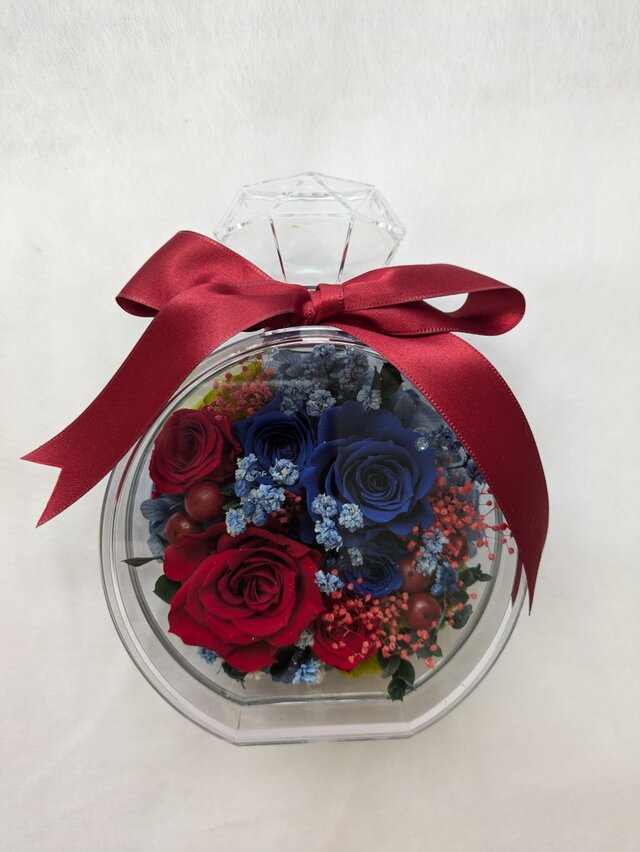 プリザーブドフラワー／青と赤の薔薇が混ざり合う魔法の香水瓶アレンジ