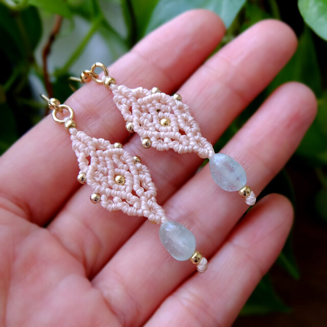 アクアマリン（パキスタン産） マクラメ編みピアス 3月誕生石 海のよう