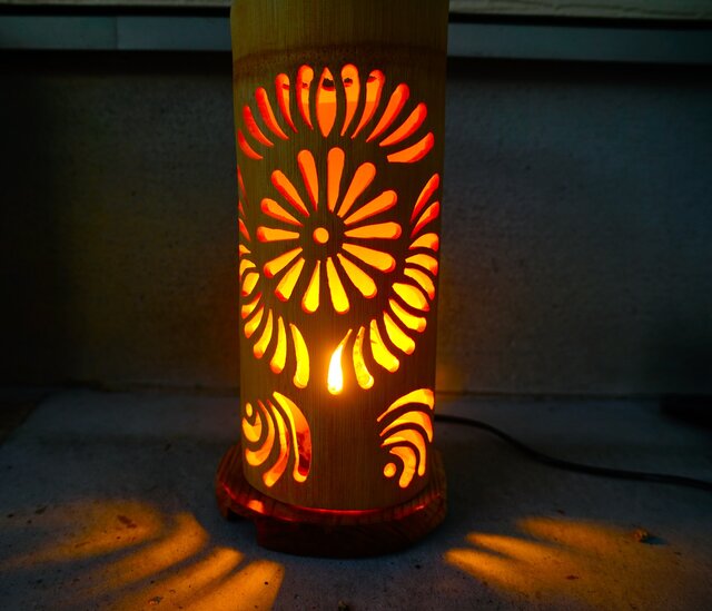 竹ランプ　〜〜揺らぎの炎　黒華〜〜 竹ランプ 〜〜揺らぎの炎 黒華〜〜 | iichi 日々の暮らしを