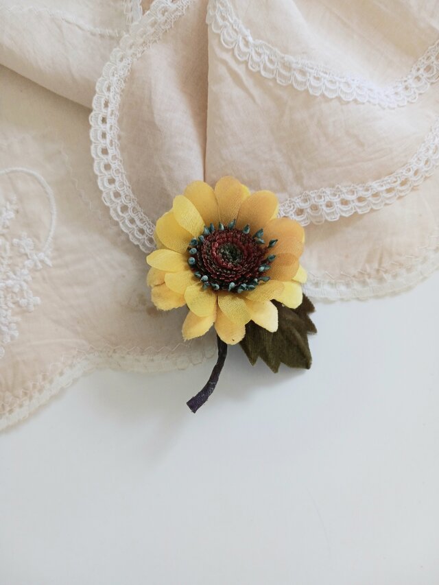 染め布花＊ミニひまわりのコサージュ