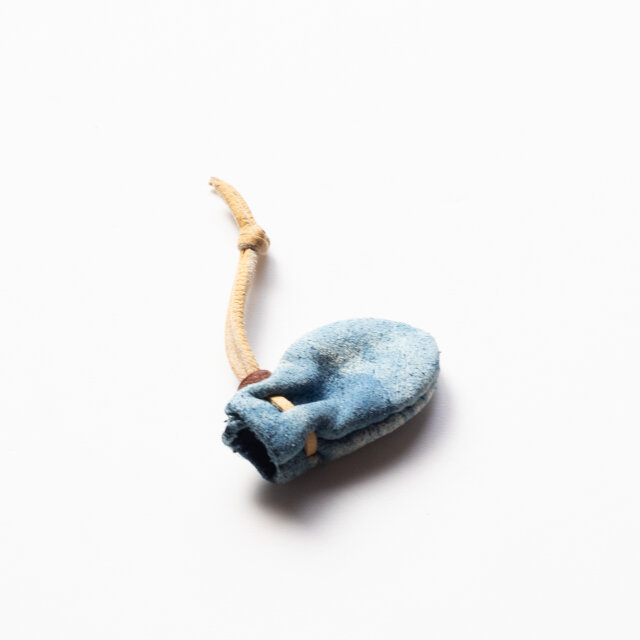 豆巾着　鹿革　藍染め　222787