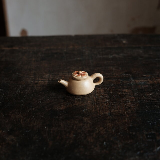小ぶりで可愛い◇中国産 小ぶり陶器製ミニチュア急須 インテリア