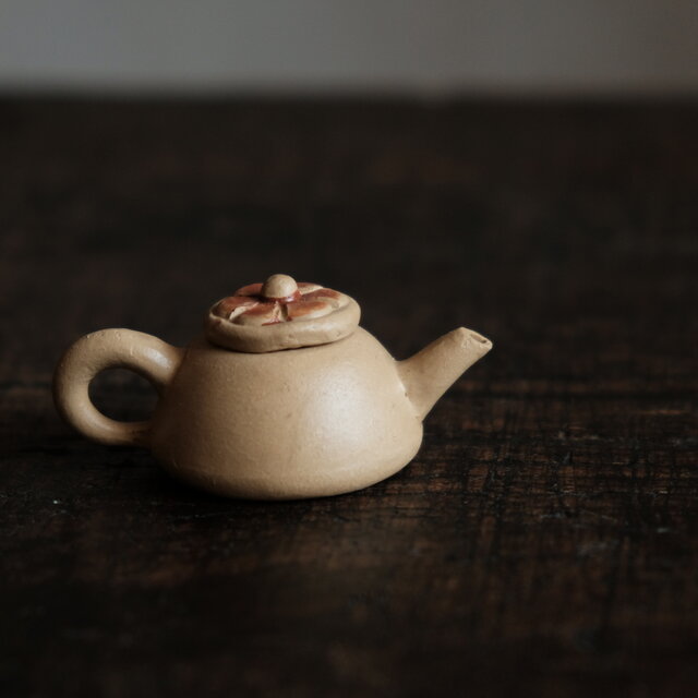 【美品】急須　茶器　陶器　オブジェ　置物　インテリア　工芸品　美術品　A2666 美品】急須 茶器 陶器 オブジェ 置物 インテリア 工芸品 美術品 A2666