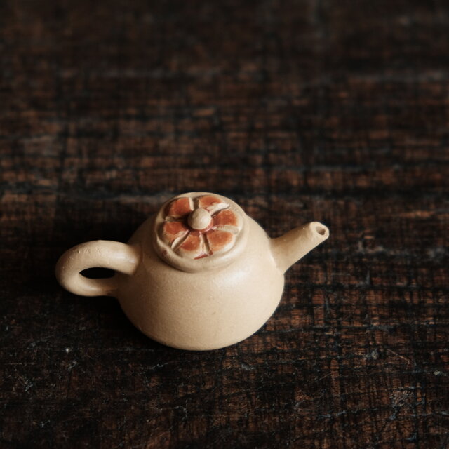 小ぶりで可愛い◇中国産 小ぶり陶器製ミニチュア急須 インテリア