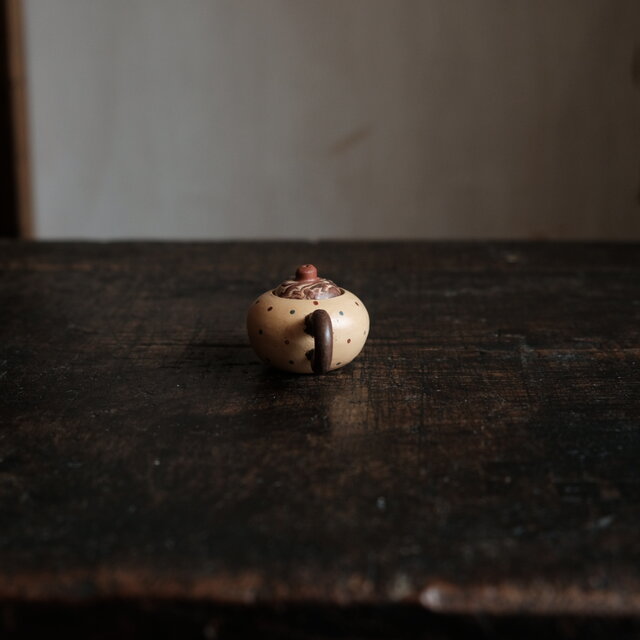 小ぶりで可愛い◇中国産 小ぶり陶器製ミニチュア急須 インテリア