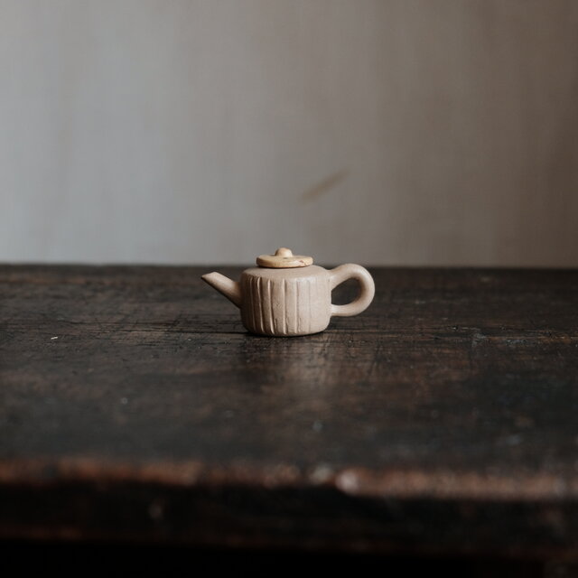 小ぶりで可愛い◆中国産　小ぶり陶器製ミニチュア急須　インテリアオブジェ　古民家　古道具　可愛い