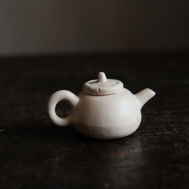 小ぶりで可愛い◇中国産 小ぶり陶器製ミニチュア急須 インテリア