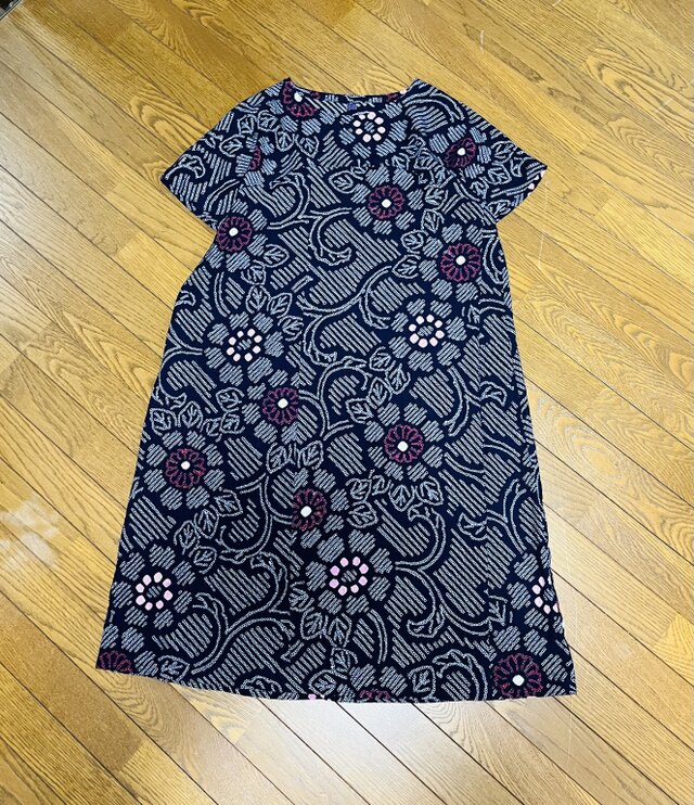 ☆  有松絞の浴衣から　藍色に花柄　ヨーク切り替えフレアーワンピース　　浴衣リメイク♪